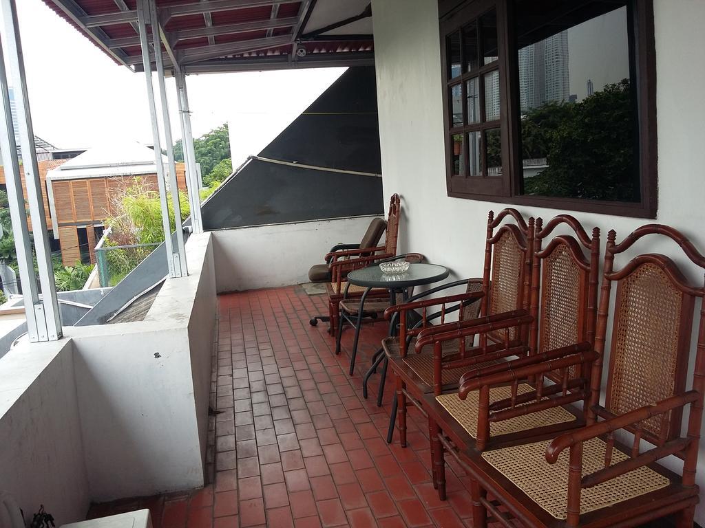 Mayestik Guest House Syariah Jakarta Exterior photo